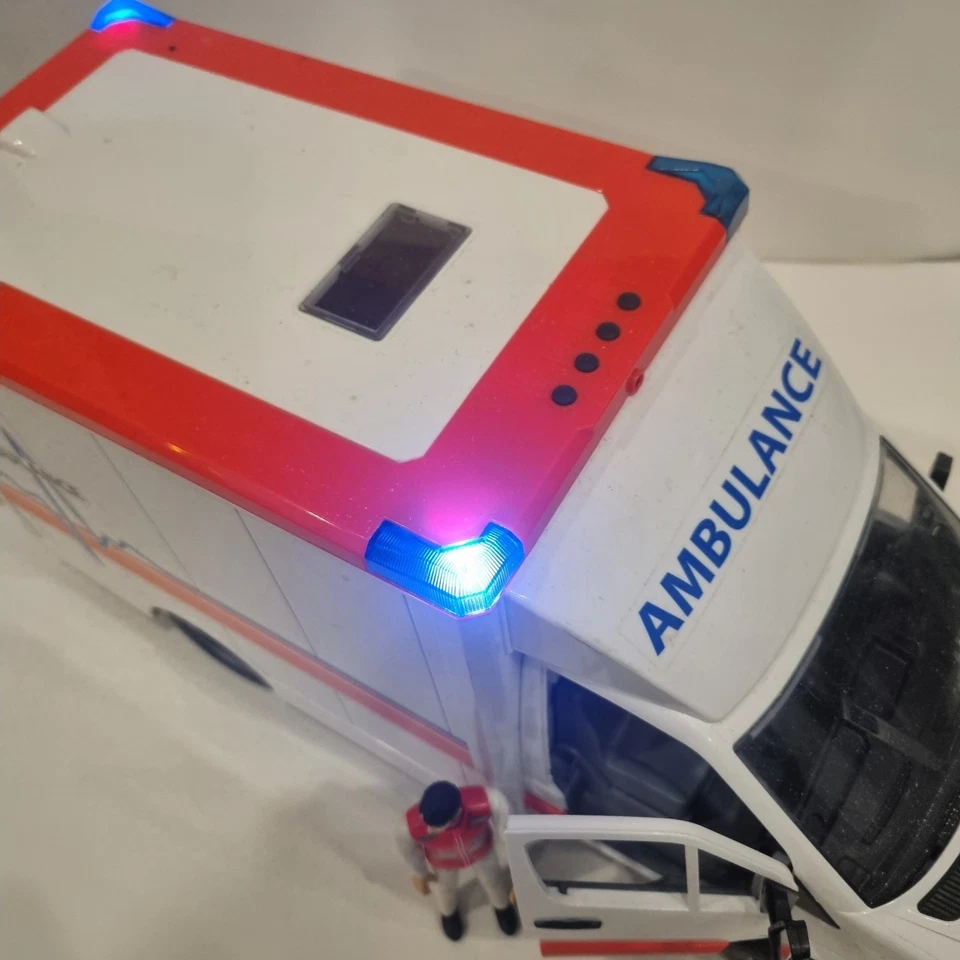 Bruder 1:16 Mercedes-Benz Sprinter Ambulance with figure tested working  - Image 4 of 4