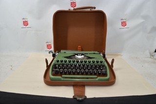 Groma Kalibri Vintage Typewriter Working W/ Original Case (6182F)
