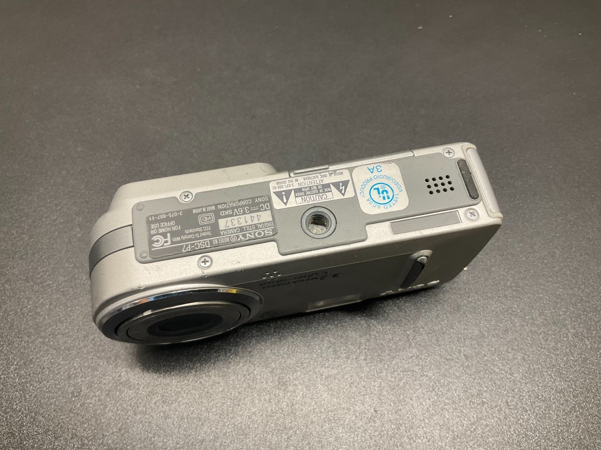 Vintage Sony Cyber-shot DSC-P72 DSC-P7 3.2MP Digital Camera 3x