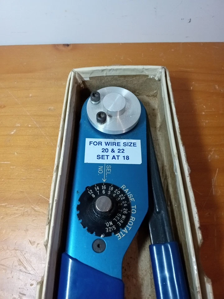 Herramienta de prensado portátil Thomas & Betts EWT80, azul Foto 3 de 4