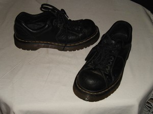 dr martens black low cut