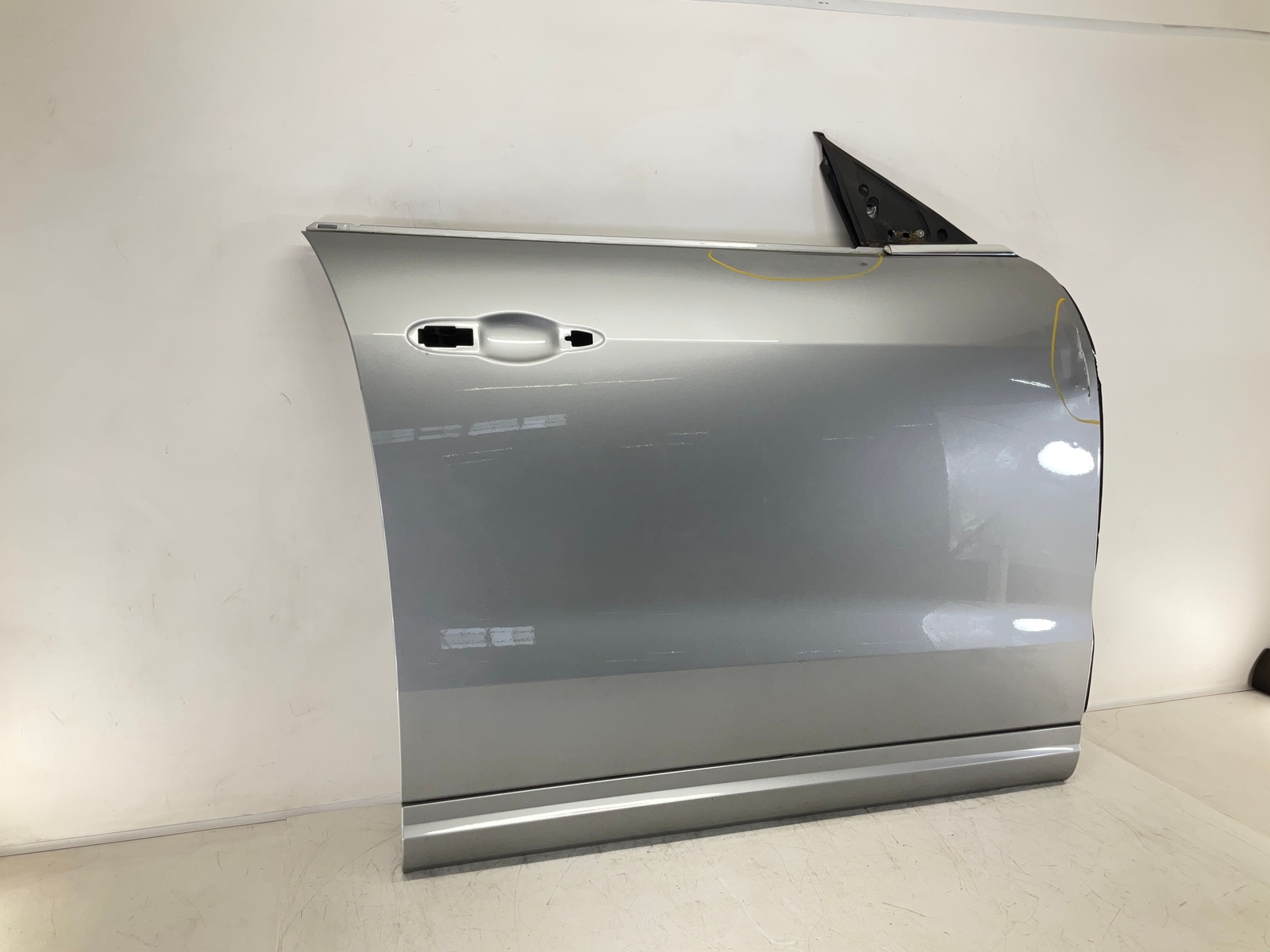 17-20 MASERATI Levante Exterior Front Right Passenger Door Shell OEM
