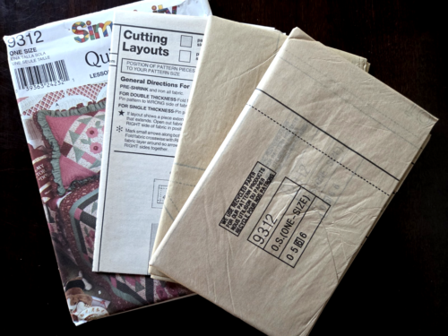 Simplicity Sewing Pattern 9312 Quilt Block Club 66 x 78" Quilt and More UNCUT - Picture 2 of 5