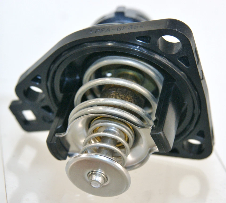 48767 | Termostato de refrigerante del motor / Conjunto de salida de agua 7560 Foto 2 de 4