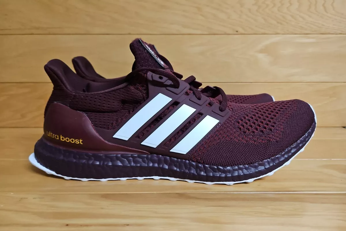 Ultra boost deals maroon white