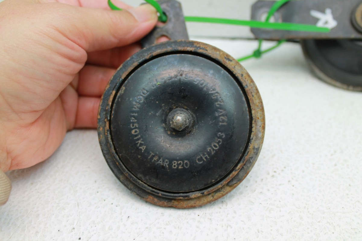 1983 1984 KAWASAKI GPZ ZX1100 (#318) HORN SIGNAL LEFT RIGHT HORN