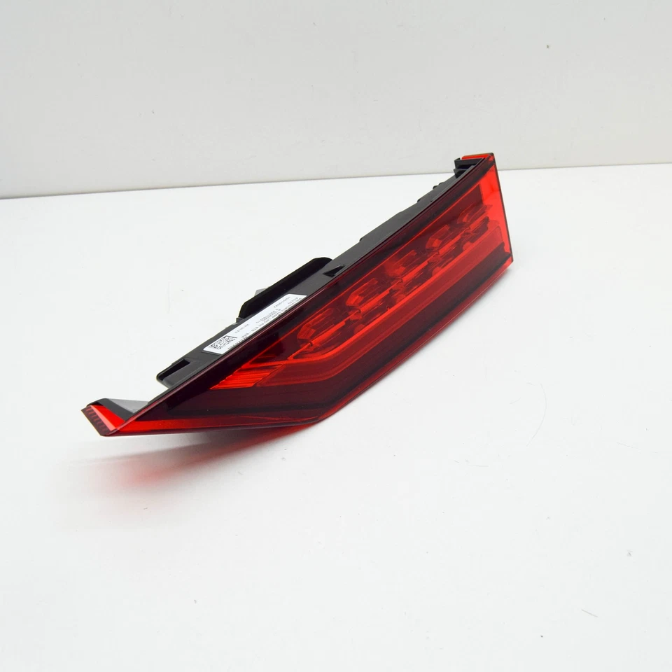 VOLVO V60 MK2 Rear Inner Right Side Tailgate Taillight 32228905 NEW GENUINE - Image 4 of 4