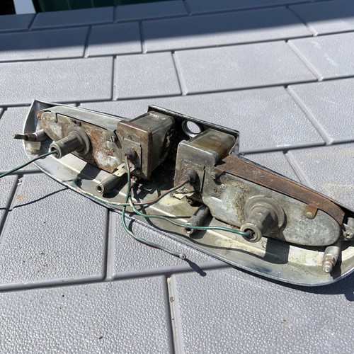 OEM Jaguar 1968-69 S Type Trunk Deck Lid License Plate Light W/lamp Holders - Picture 7 of 9