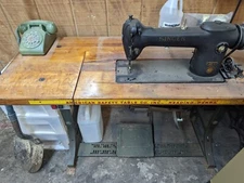 Singer 241-11 Sewing Machine With Reading Table