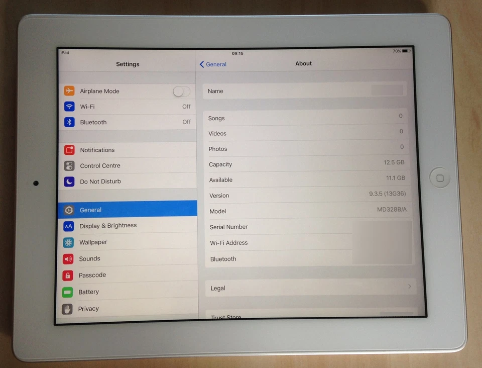 Apple ipad 3rd generation 16GB 9.7” screen white silver WiFi Bluetooth Camera - Image 3 of 4