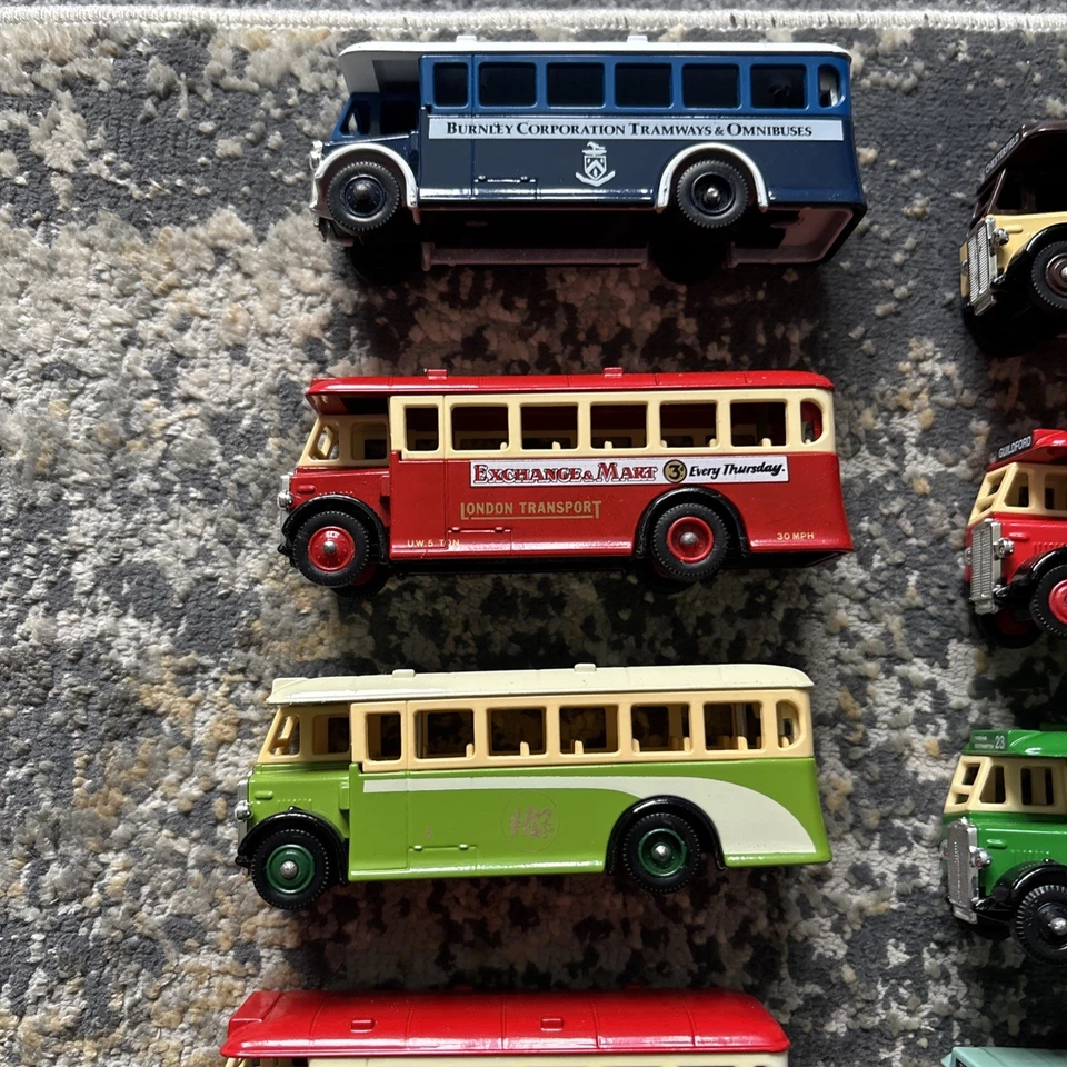 Autobuses Lledo X18 Foto 2 de 4