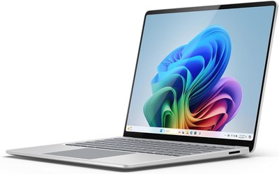 Microsoft Surface Laptop 13,8 , Snapdragon X Plus, 16 GB RAM, 256 GB SSD, QWERTZ