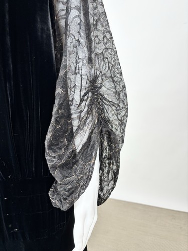 Antique Vintage 1920s 1930s Black Silk Velvet Dress w/ Ruched Lace Sleeves AS IS - Picture 5 of 18