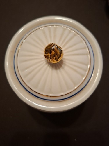 Vintage Chinese Porcelain Lidded Pot - Picture 2 of 3