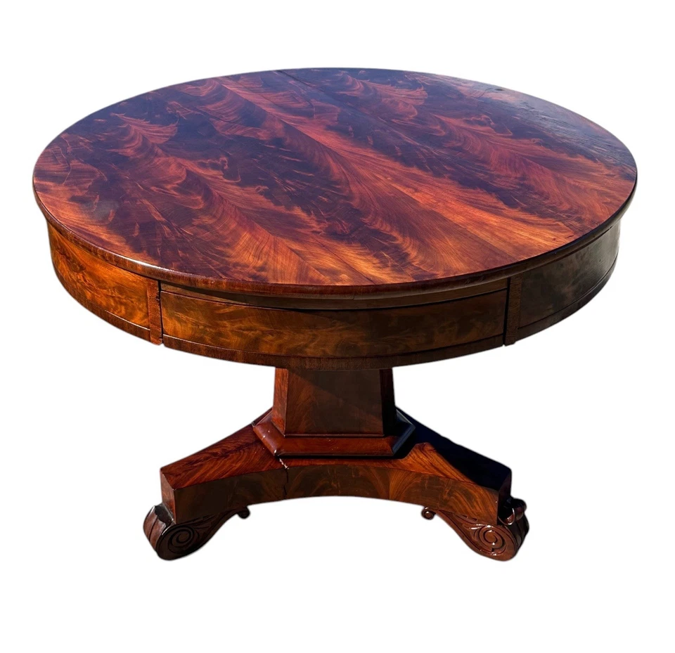 ANTIGUA MESA CENTRAL DE TRES CAJONES DE CAOBA FEDERAL TARDÍA SOBRE BASE DE PEDESTAL OBELISCO Foto 3 de 4