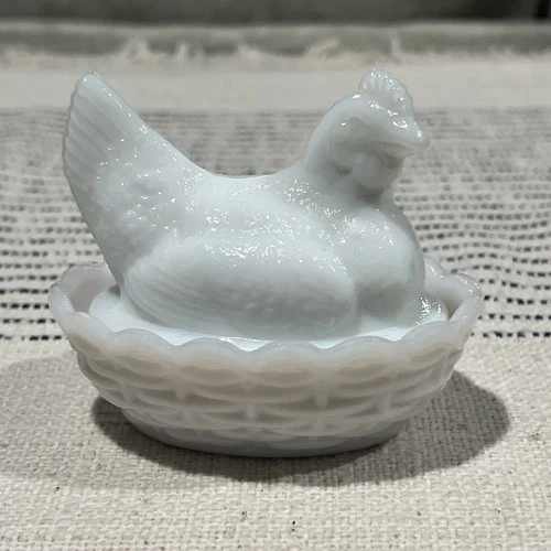 Vintage Westmoreland Hen On Nest Covered Dish Salt Cellar 3" Tall 3.5" Length