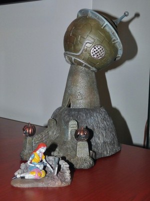 NIGHTMARE BEFORE CHRISTMAS SALLY DR FINKELSTEIN'S OBSERVATORY FIGURINE CIB