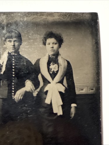 Foto antigua tipo tinte de 2 hermanas victorianas de mujeres jóvenes de la década de 1870 de colección - Imagen 5 de 8