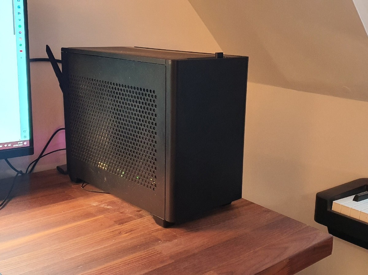 Small form factor (ITX) PC, Rtx 3080 Graphics, Ryzen 5900x 12