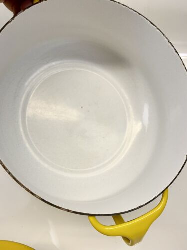Olla vintage Dansk Stock 2 cuartos "Cazuela horno holandés con tapa trivet" amarilla de 7"" - Imagen 10 de 21