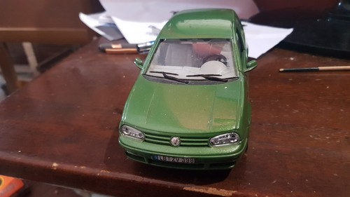 BURAGO BBURAGO 1/24 VOLKSWAGEN GOLF BERLINA 3 PORTE VERDE VINTAGE - Foto 2 di 6