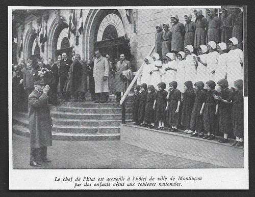 1941 -- MONTLUCON . PETAIN ACCUEILLI A L HOTEL DE VILLE . 3W149