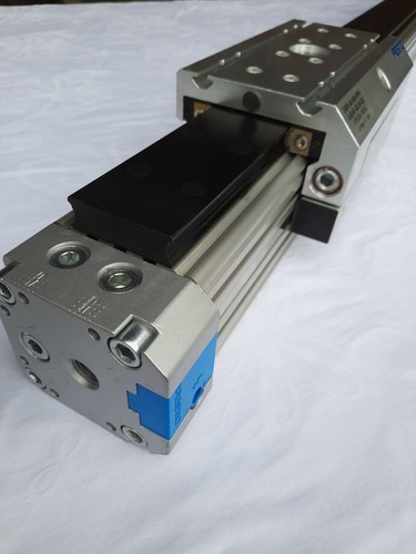 FESTO Linearantrieb DGPL-40-900-PPV-A-B-KF-GK-SH-D2 175136 Pneumatik neuwertig - Bild 3 von 6