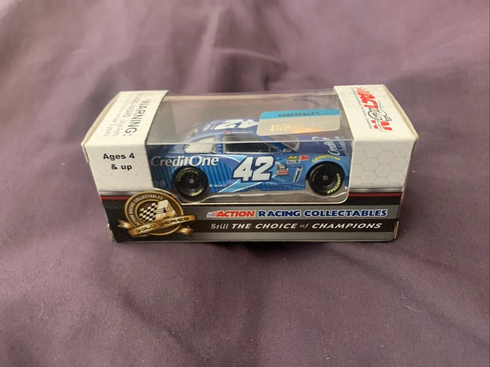 #42 Kyle Larson 1/64 2017 Credit One NASCAR Acción RCCA Diecast Car Target Exclu Foto 4 de 4