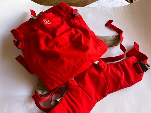 STOKKE- My Carrier - Babytrage in rot