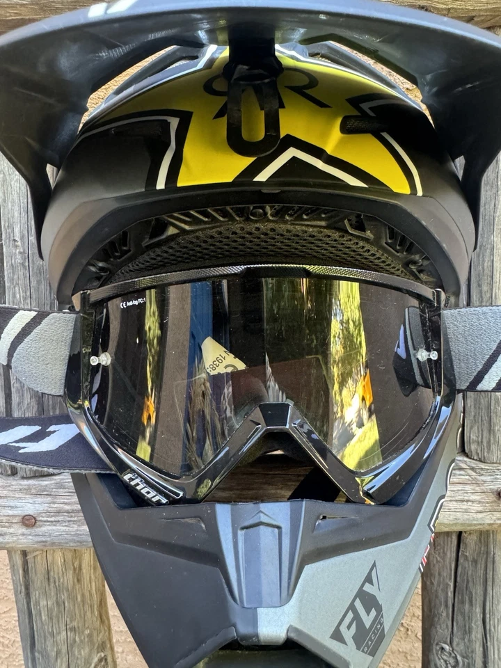 Casco de motocross negro Fly Racing Rockstar para hombre talla L con gafas Thor Foto 4 de 4