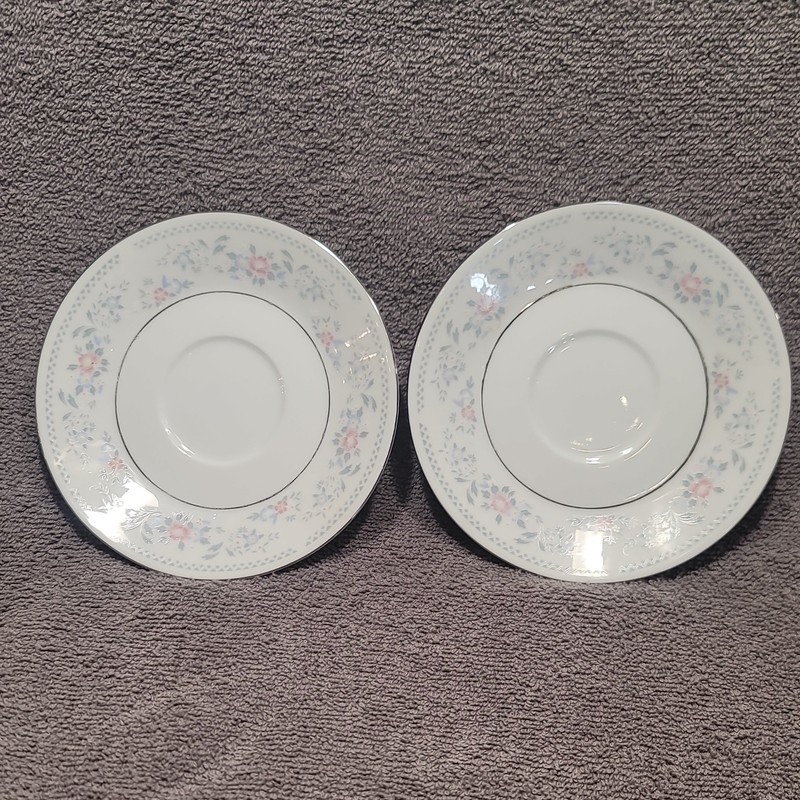 Liling Fine China Yung Shen Floral Pattern saucer plates set of 2 
