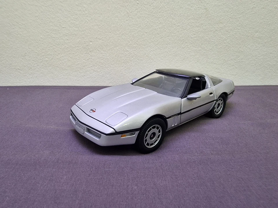 1/18 ERTL CHEVROLET CORVETTE C4 JAMES BOND 007  "View to a kill" - Imagen 2 de 3