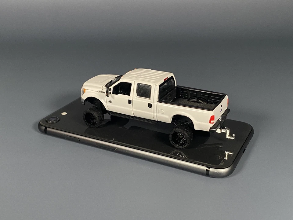 Camioneta pickup Ford F250 F-250 Super Duty 1/64 personalizada/elevada modelo de juguete Foto 4 de 4