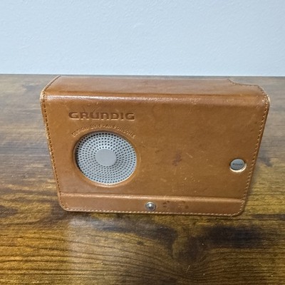 【希少／使用歴2回】GRUNDIG社製ラジオ YACHT BOY P2000 Grundig Yacht Boy World Receiver YB-P2000 Design By F.A. Porsche