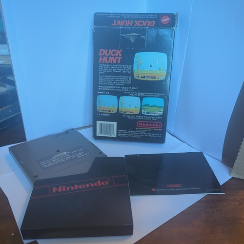 Duck Hunt Nintendo Nes 5 Screw Complete Boxed CIB PAL with Protector - Picture 2 of 6