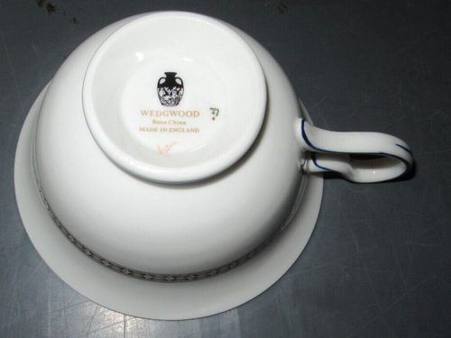4 WEDGWOOD FLORENTIN DUNKELBLAU TASSEN- & UNTERTASSEN-SETS - Bild 3 von 6
