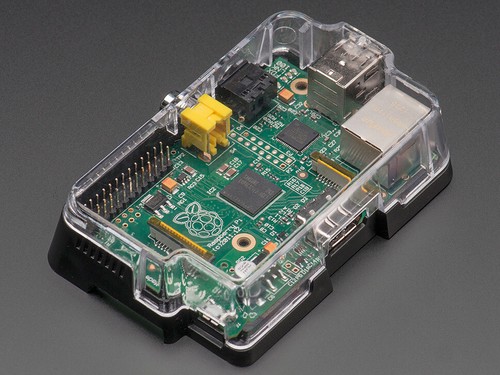 Raspberry Pi modèle B 512 Mo de RAM n° neuf 998 + étui Adafruit neuf n° 1326
