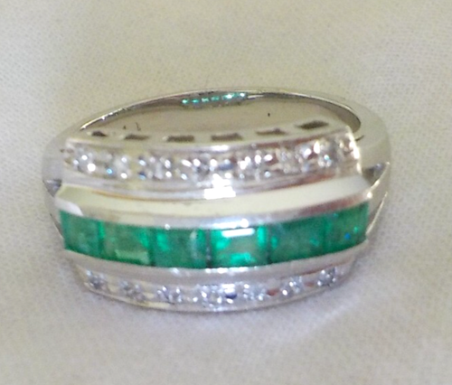Anillo de diamantes princesa esmeralda conjunto de canales de platino - 7,32 gms, talla 6,25, 0,85 ctw - Imagen 11 de 11