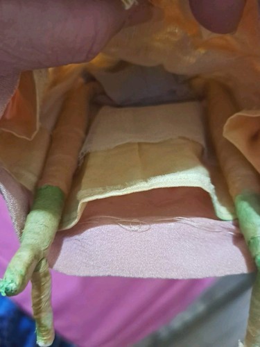 Antike Handarbeit Puppe bestickt Gesicht Seide & Spitze Unikat Volkskunst Handwerk - Bild 8 von 8