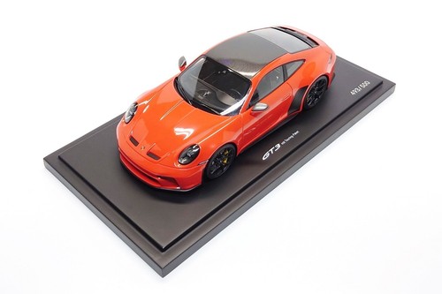 Minichamps 1:18 Porsche 911 GT3 Touring (992) in Lava Orange (Dealer Edition) - Picture 3 of 12