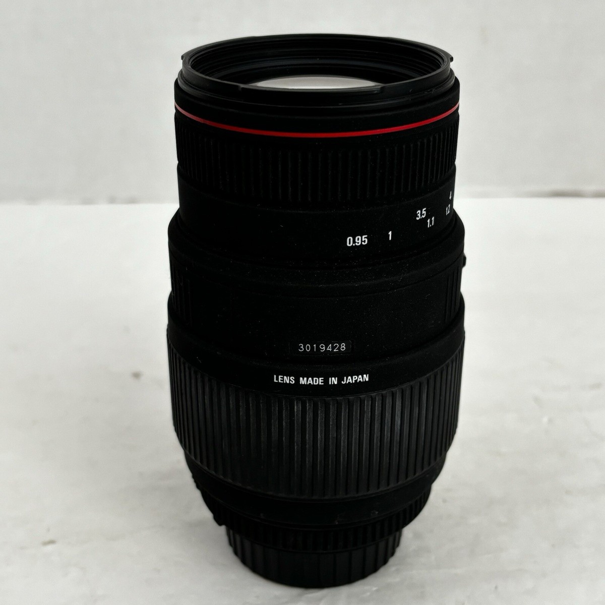 Sigma 70-300mm D f/4-5.6 APO DG Macro Super II Lens with