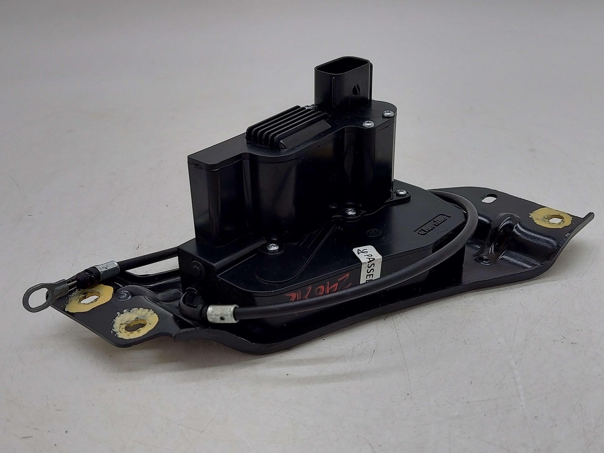 2017 McLaren 570S Front Right Door Latch | 11A8745CP 13A5480CP | OE