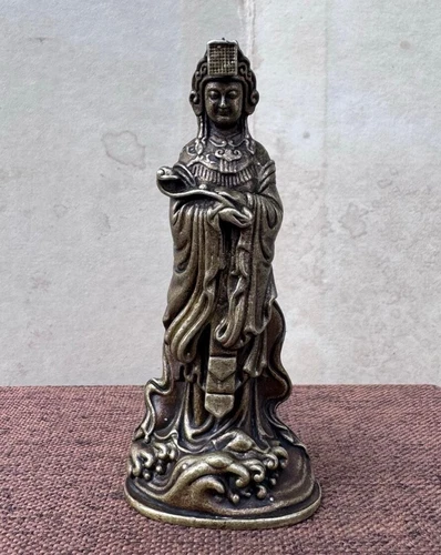 Antica vecchia statuina e statue cinese in rame la dea del mare dio Mazu - Foto 1 di 8