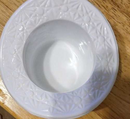 Top Hat Milk Glass Daisy and Button Fenton Vintage MILK GLASS - Picture 2 of 2