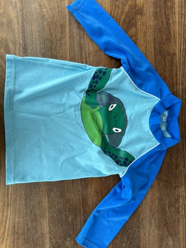 Je 2 UV-shirts und Hosen Größe 116 - Bild 5 von 6