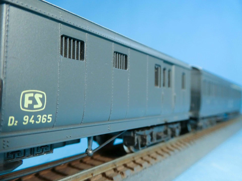 RIVAROSSI HO 1114 FS Gr.940 2-8-2 TANK LOCOMOTIVE +3 ARDESIA GREY CARS-1970sOBs - Image 4 of 4