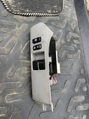 Toyota Yaris MK2 2006-2009 5DR RHD Driver Window Switch 74231-0D080 8482052260 - Image 1 of 3