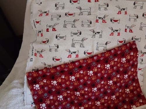 FABRIC FLANNEL DOCHSHUND AND PAWS - Picture 3 of 3