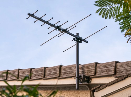 The Channel Master Pro-Model antenna is a professional-grade outdoor TV antenna - Picture 2 of 10