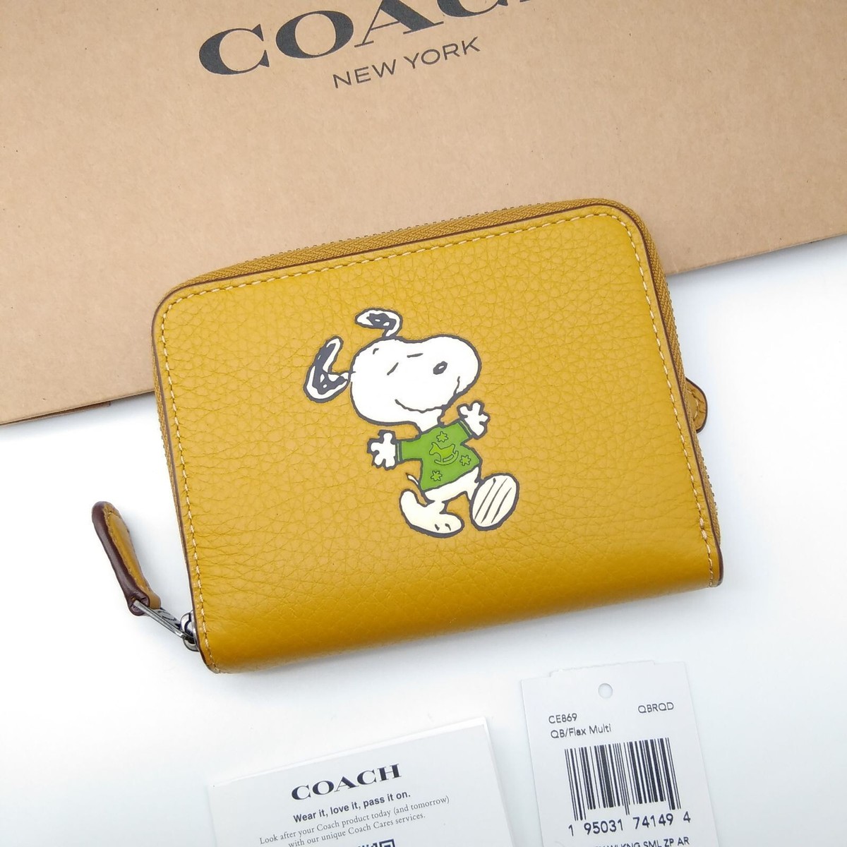 【Coach X Peanuts】 ジップウォレット Snoopy Print CE869 COACH x PEANUTS Small Zip Around Wallet Signature Snoopy